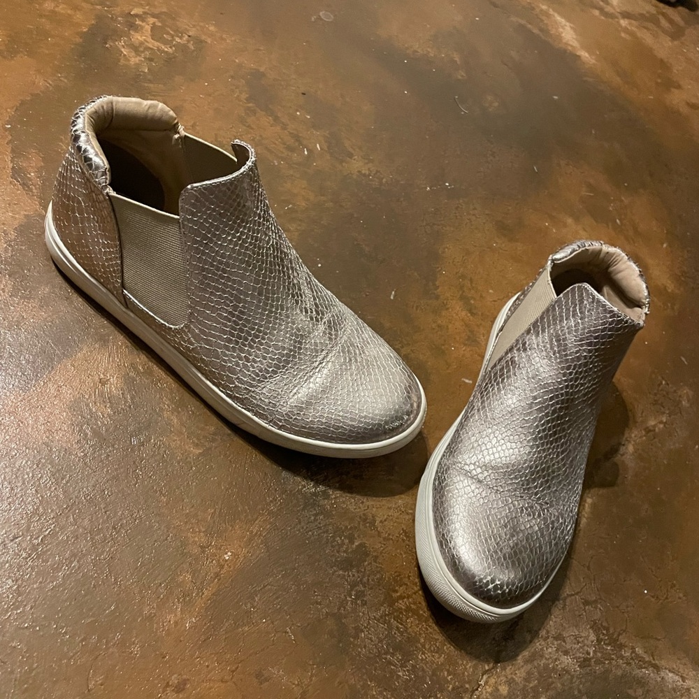 Worn only a couple of times